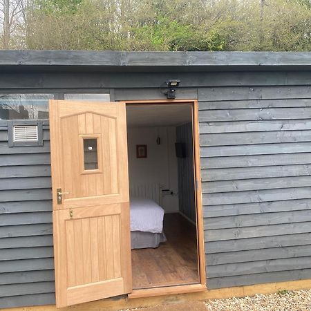 Bridport Garden Suite Bagian luar foto