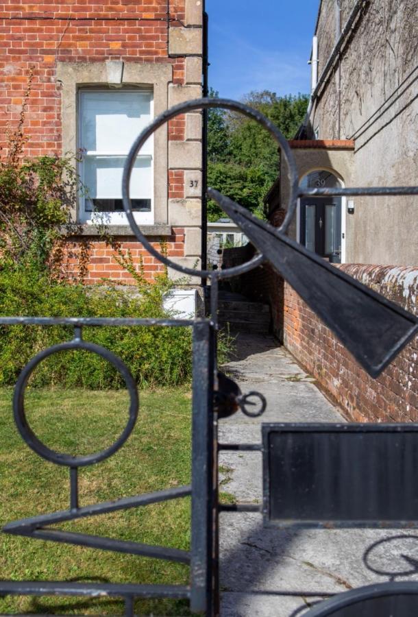 Bridport Garden Suite Bagian luar foto