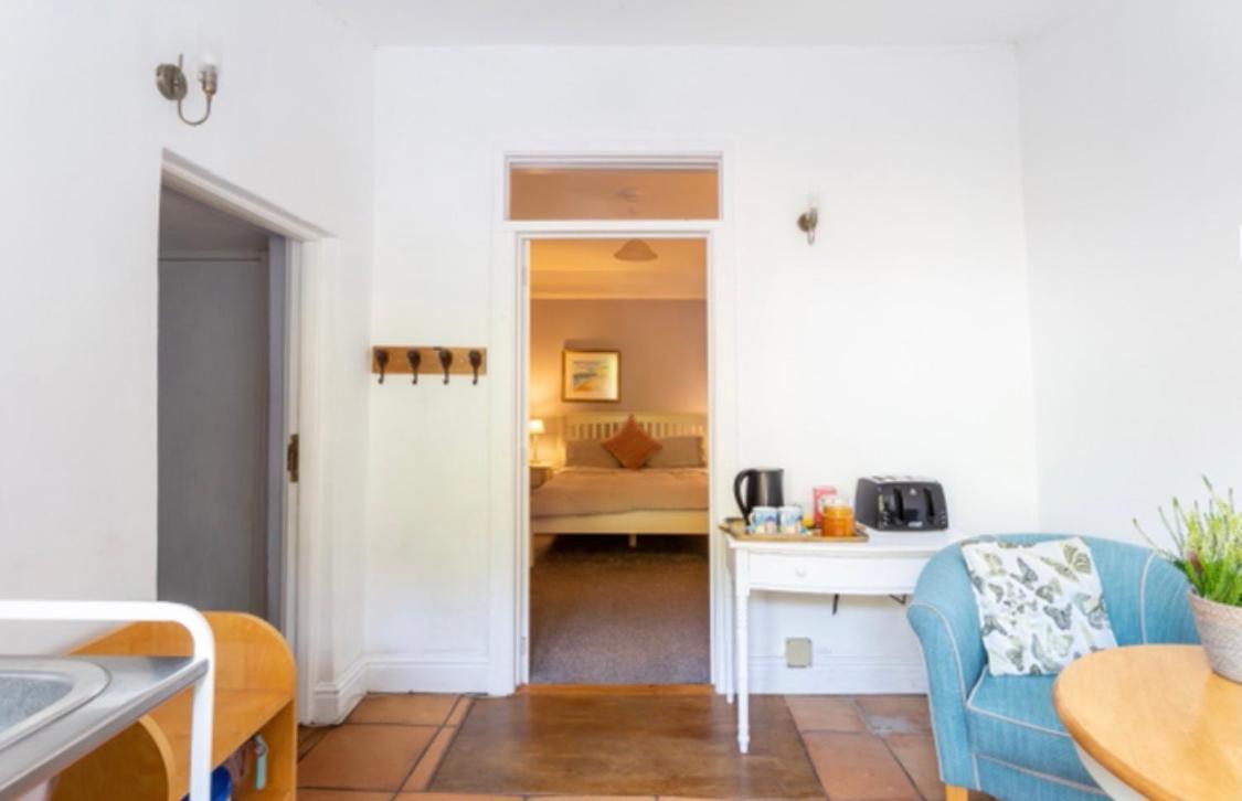 Bridport Garden Suite Bagian luar foto