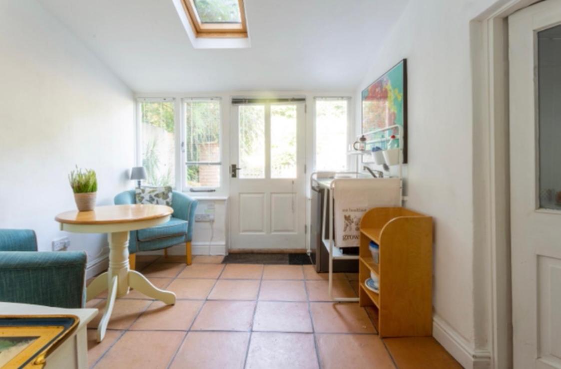Bridport Garden Suite Bagian luar foto