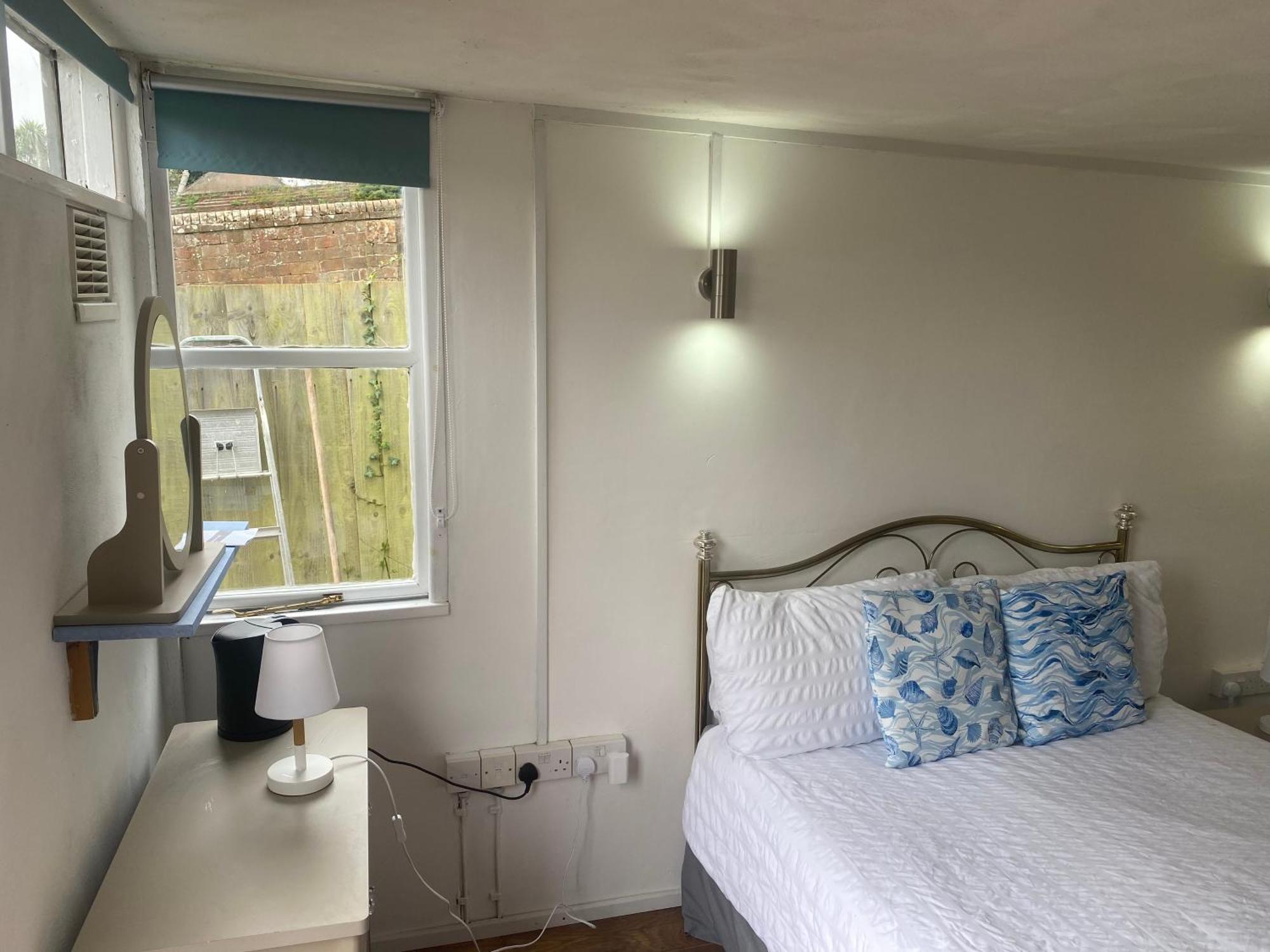 Bridport Garden Suite Bagian luar foto