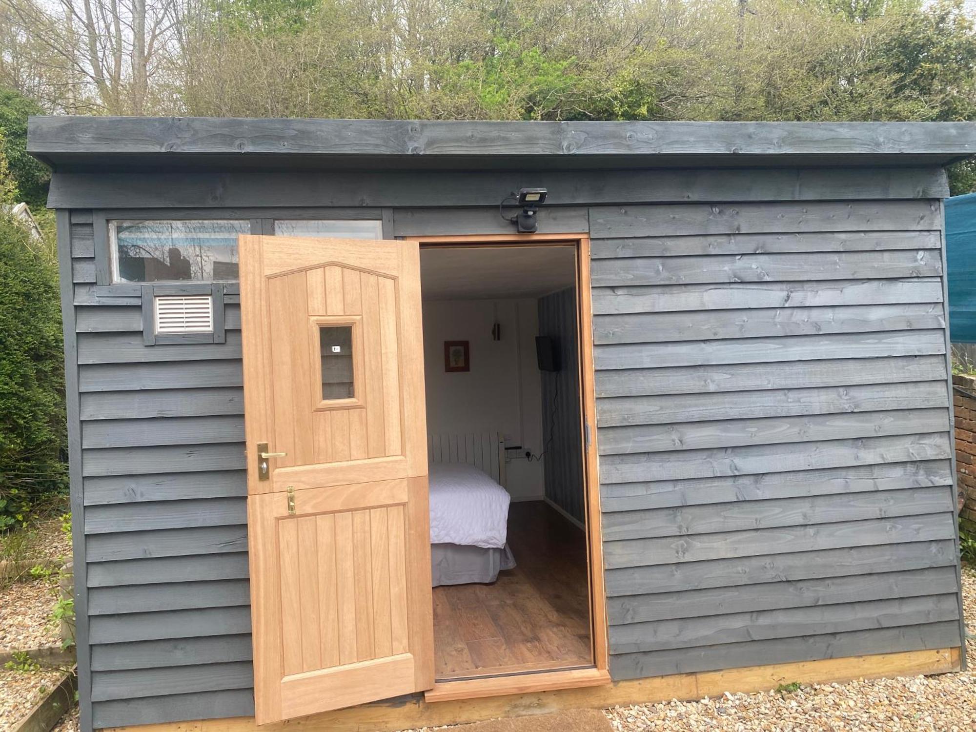 Bridport Garden Suite Bagian luar foto
