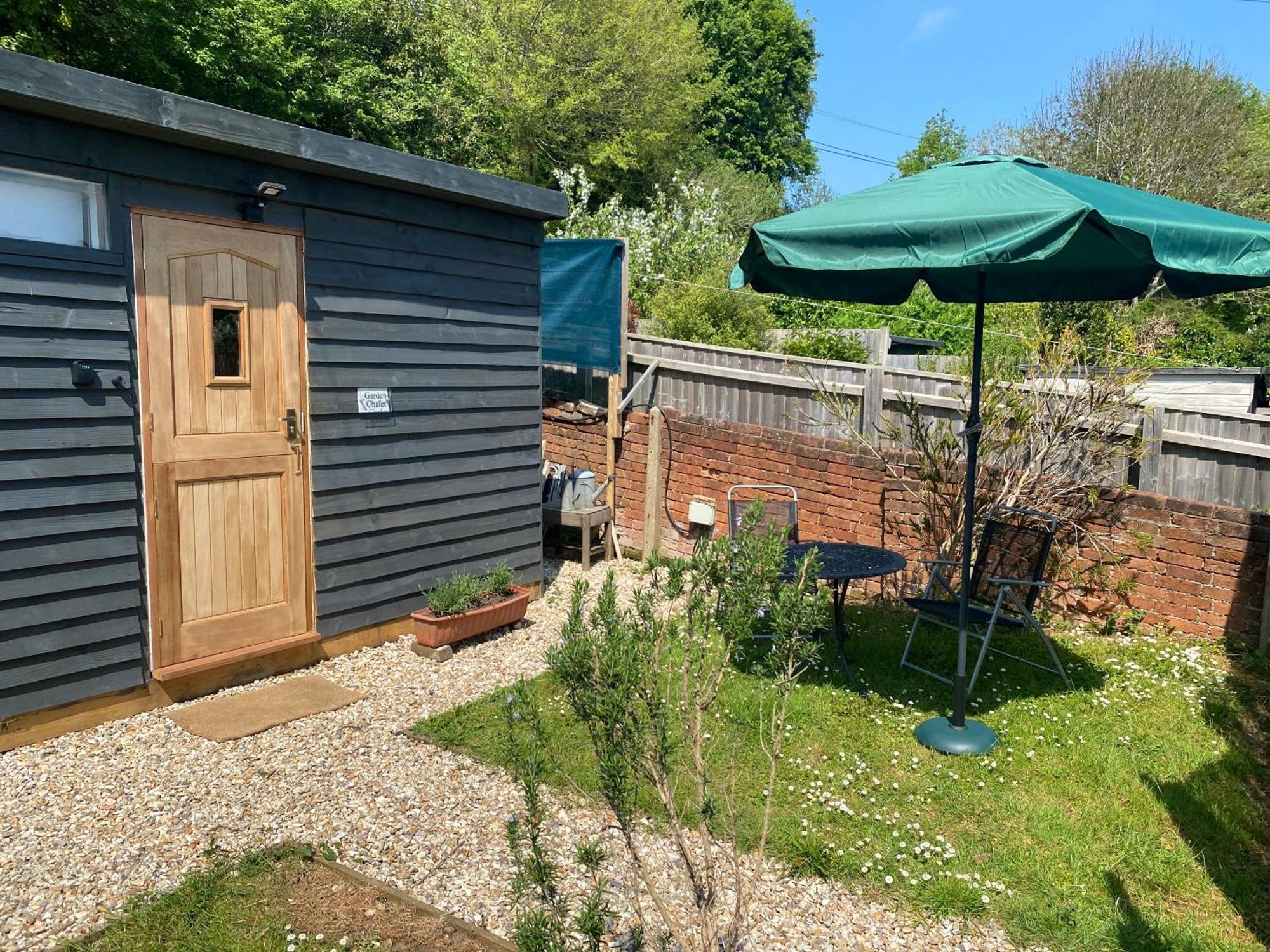 Bridport Garden Suite Bagian luar foto