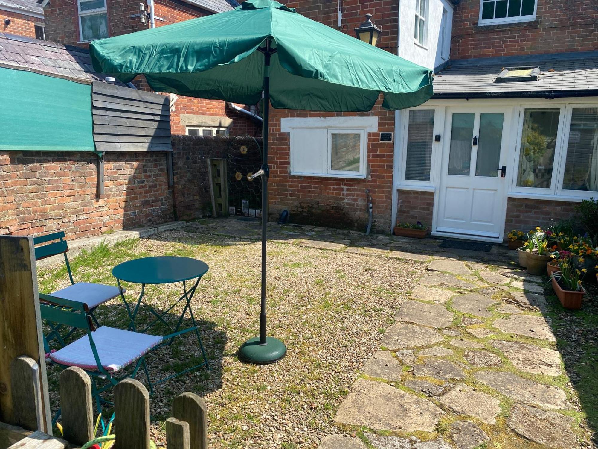 Bridport Garden Suite Bagian luar foto